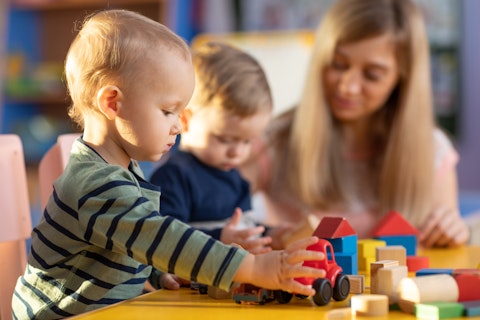Exploring the working lives of child care educators in long day care centres